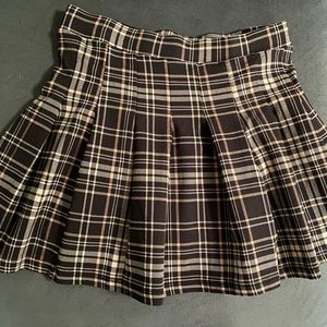 Girls size large full tilt plaid skirt!